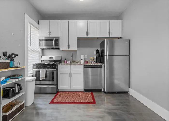 Navarre Apartments