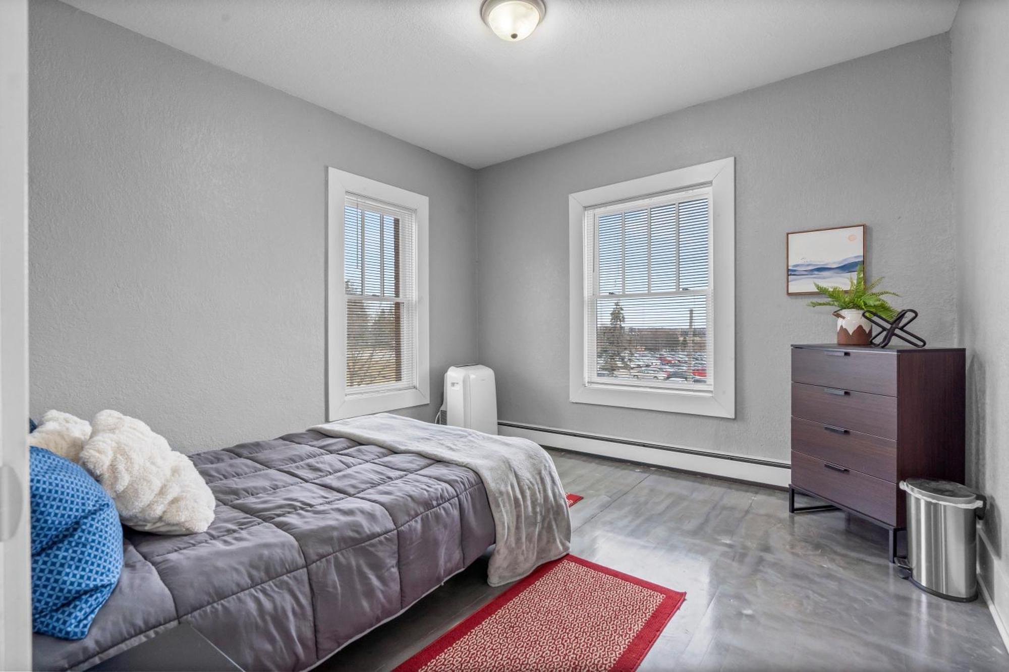Navarre Apartment *