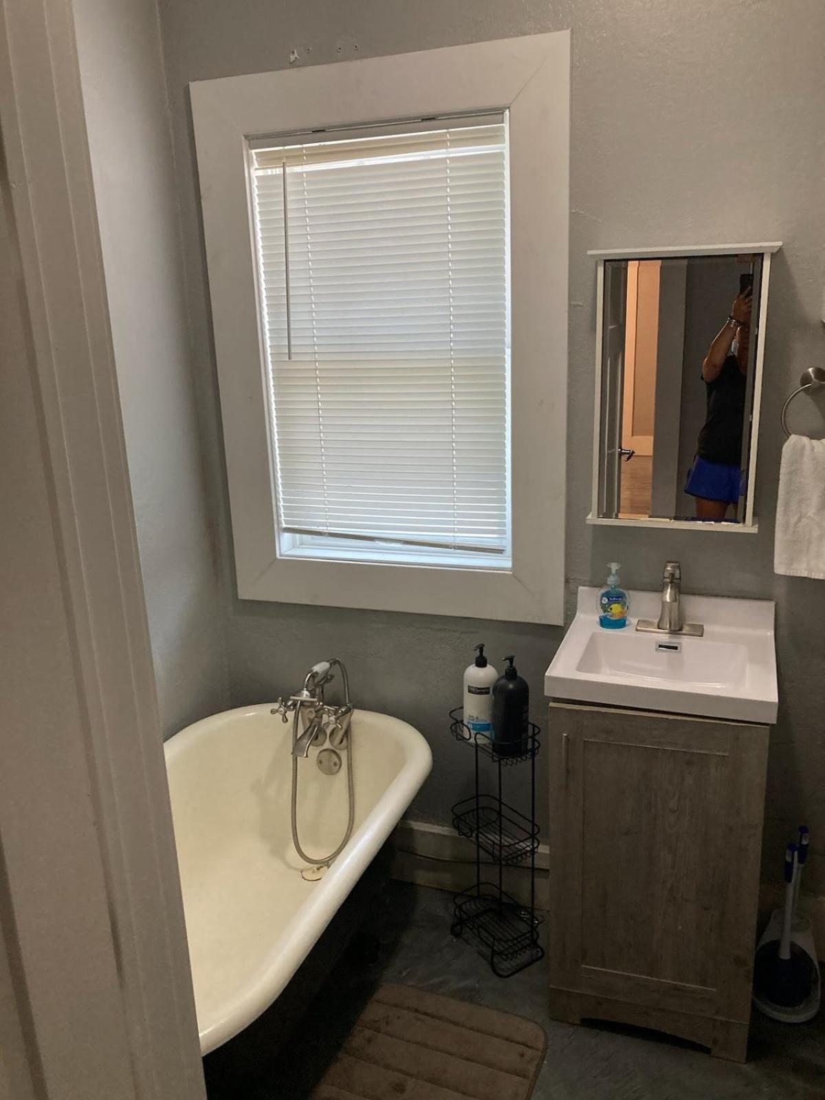Navarre Apartment *
