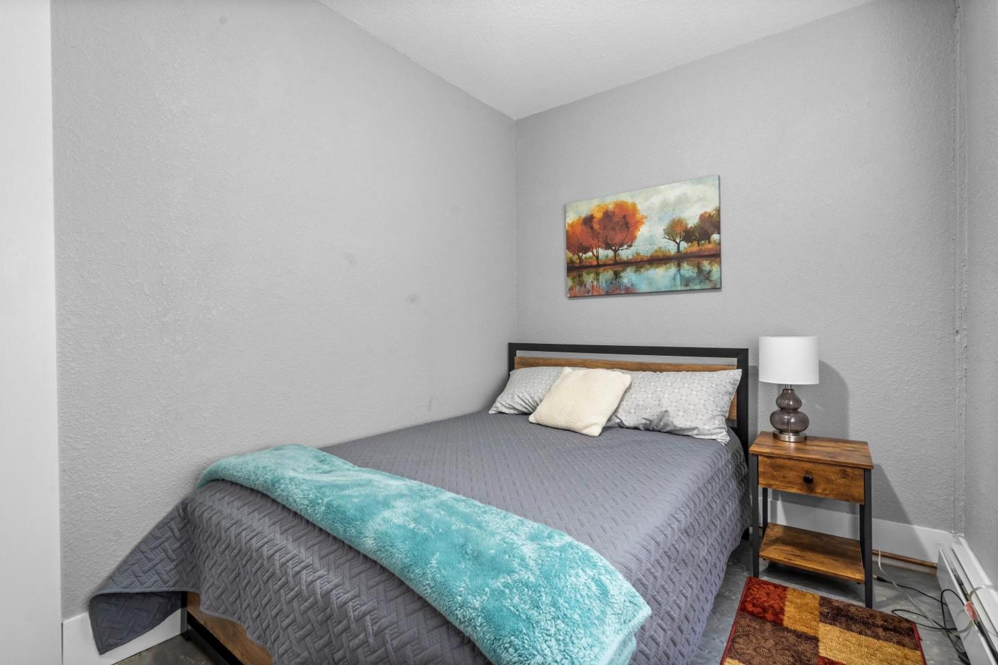 Navarre Apartment *