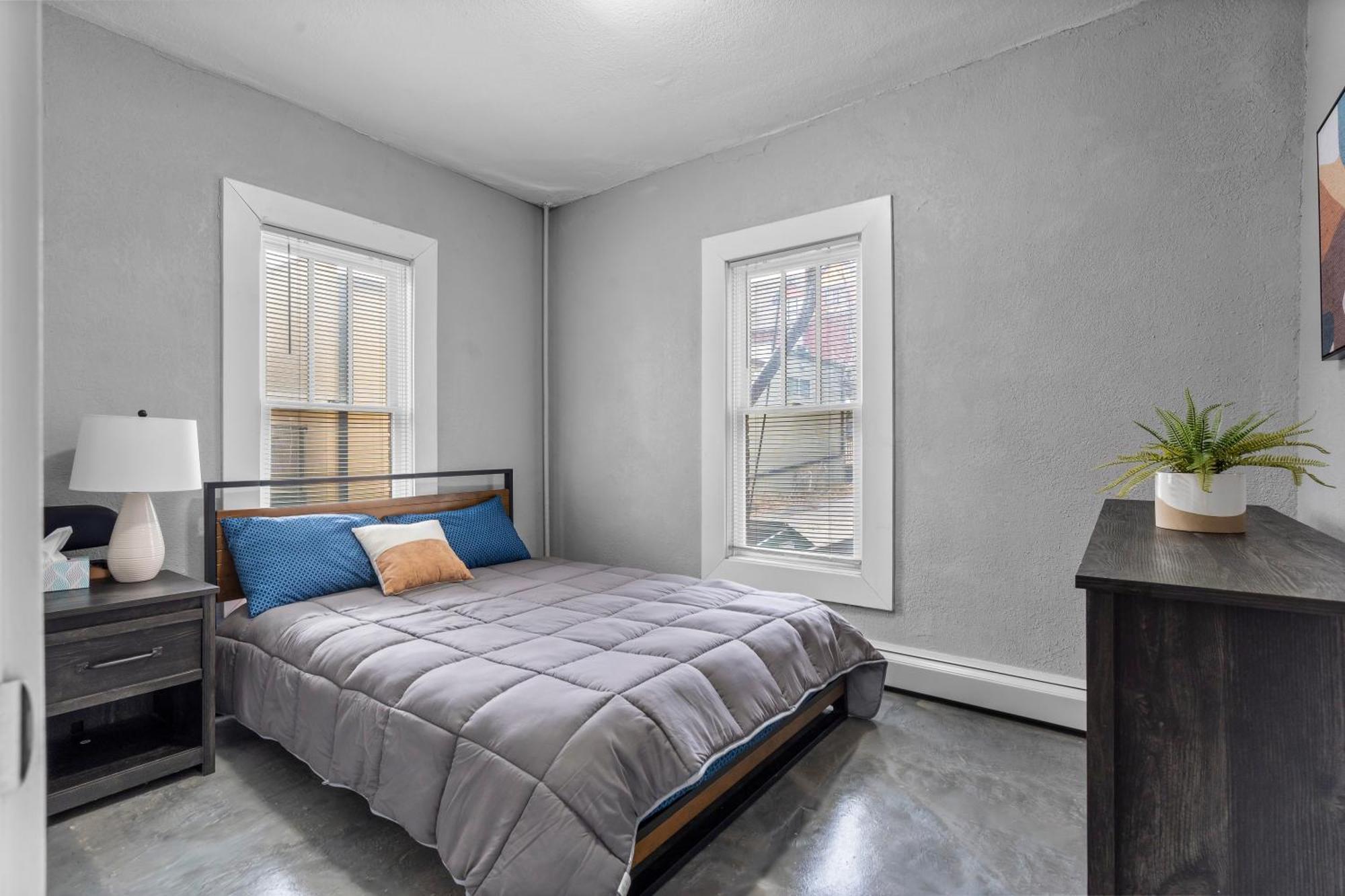 Navarre Apartment *