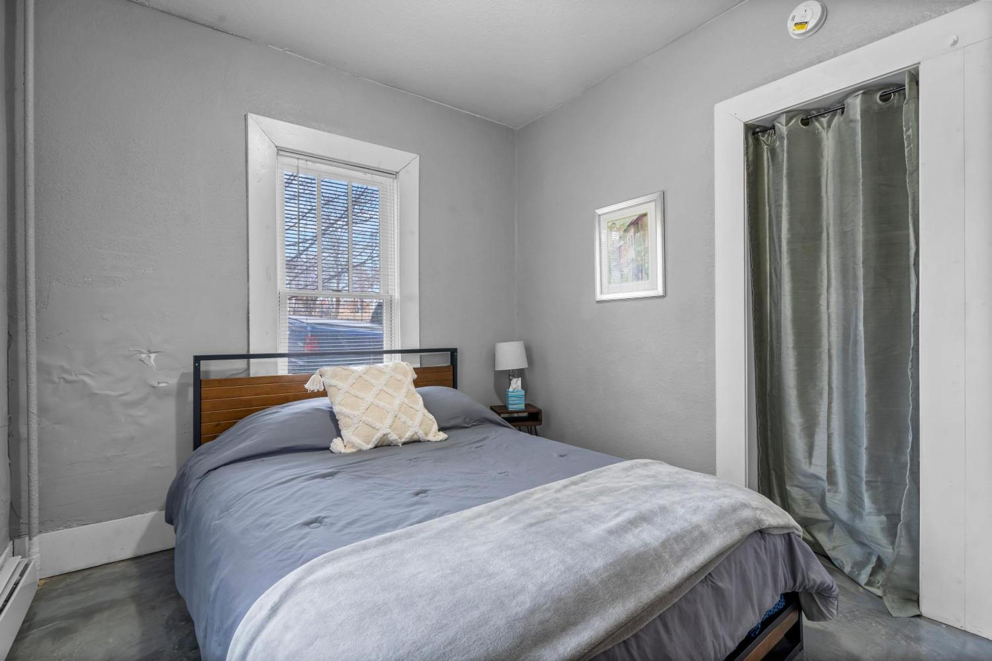 Navarre Apartment *